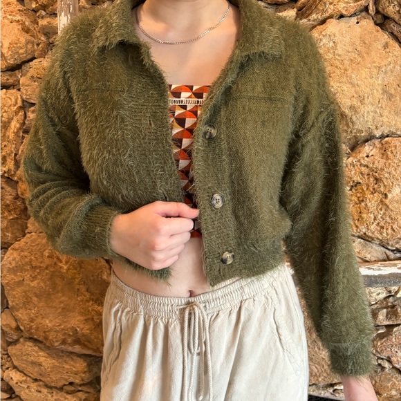 Forever 21 small fuzzy crop sweater - evergreen color - Picture 2 of 3